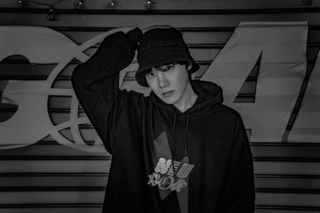 [HYPEBEAST] Take a look at exclusive behind-the-scenes flicks from the making of J-Hope’s new dance docuseries ‘Hope on the Street’ - 280324