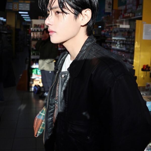 V ‘FRI(END)S’ MV Photo Sketch - 170324