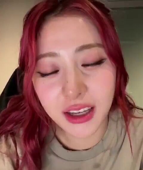 240315 Huh Yun-jin from Le Sserafim mentioned about her upcoming collaboration with J-Hope for "Hope On The Street" album during her livestream