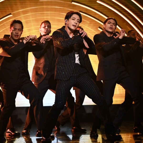 Jungkook's "Standing Next To You" has surpassed 500 million streams on Spotify - 270324