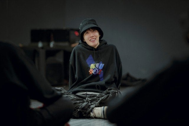 240329 Seoul Daily: BTS j-hope releases new album today (29th) "Good music makes good dance" (includes handwritten letter from j-hope)
