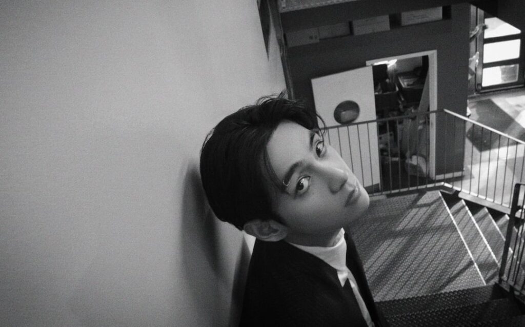 V ‘FRI(END)S’ Concept Photo 1 - 080324