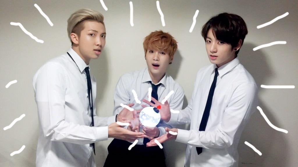 9 Years ago, the version 1 ARMY bomb was revealed on Twitter by BTS