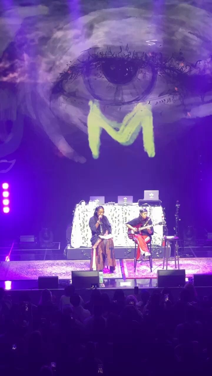 240415 UMI: Covered "Slow Dancing" on tour