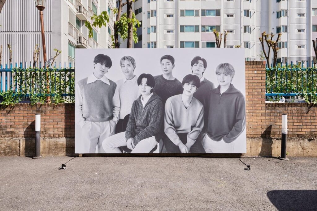 [HYBE MERCH] BTS POP-UP : MONOCHROME Photo Sketch - 260424