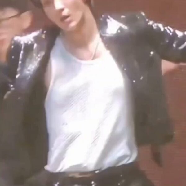 240512 Actor Lee Joongi did a cover of Jungkook’s “Standing Next To You” at his fanmeeting in Seoul