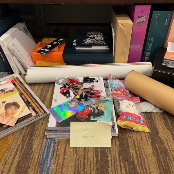 [WTS] [US/WW] DVDs, magazines, photocards, etc!