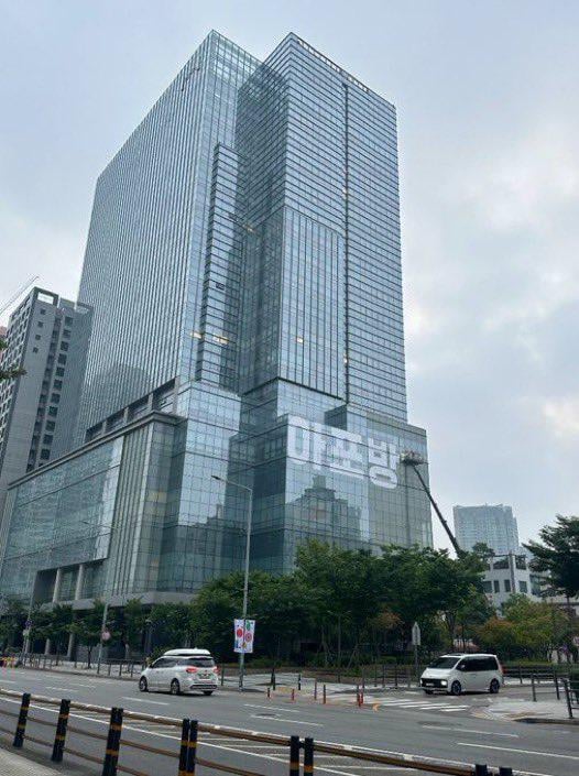 240611 BTS Mural currently being painted outside Hybe building for their 11th anniversary