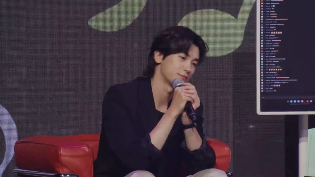 240617 Park Hyung Sik covers V’s Christmas Tree during a fan meeting in Manila