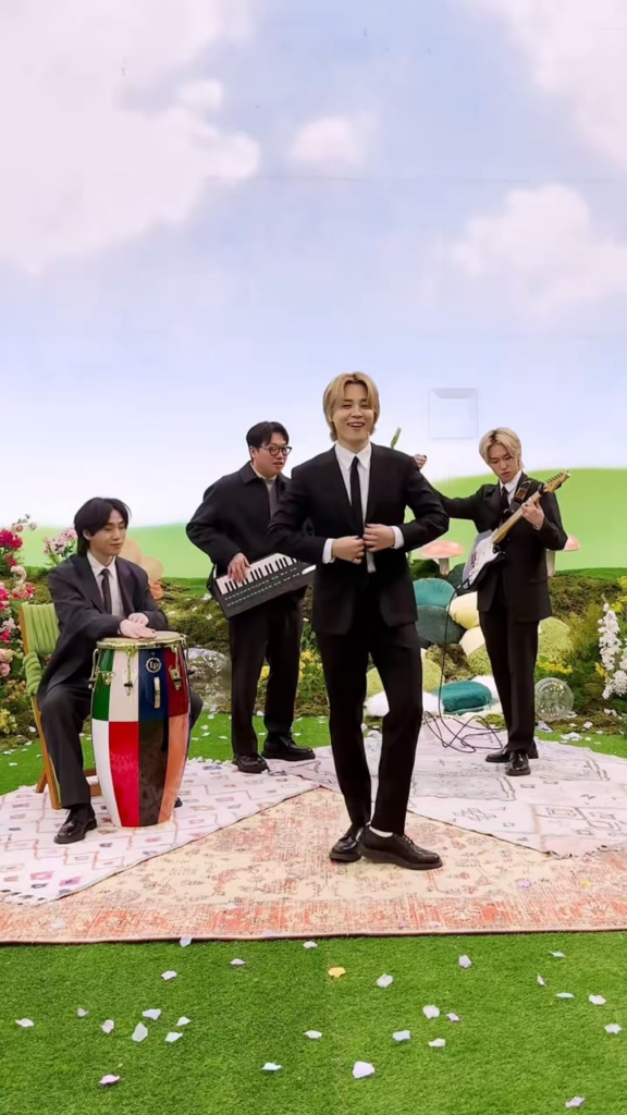 [BTS Official TikTok] Jimin with Pdogg, EVAN and GHSTLOOP: 'Smeraldo Garden Marching Band' Dance Challenge - 010724