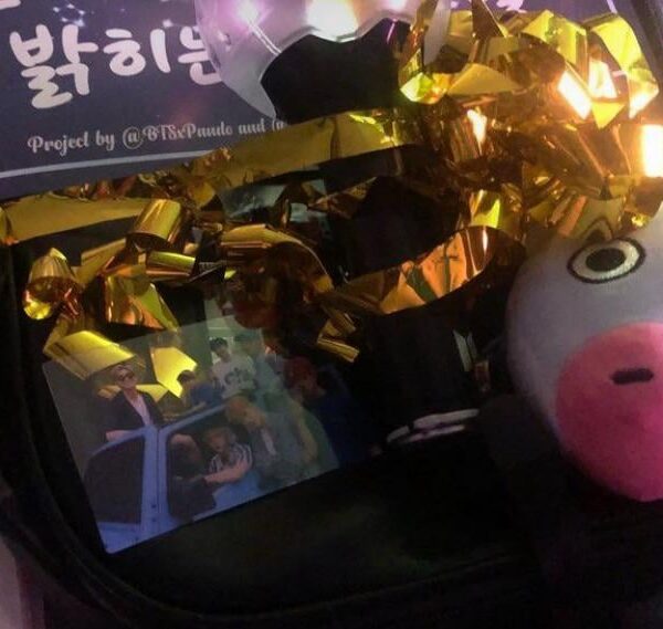 Has anyone received an OT7 photocard from the staff/cameraman at the LY Tour 9/18 in CA?