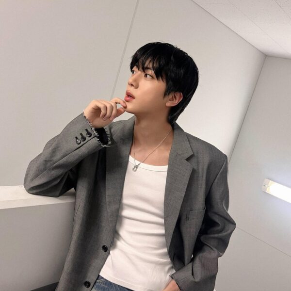 [BTS Official Twitter] Today’s Bangtan with Jin @ Hi-Touch in Tokyo - 080625