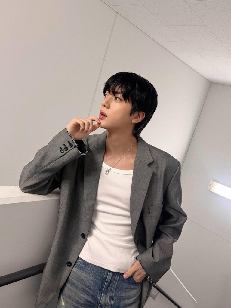 [BTS Official Twitter] Today’s Bangtan with Jin @ Hi-Touch in Tokyo - 080625