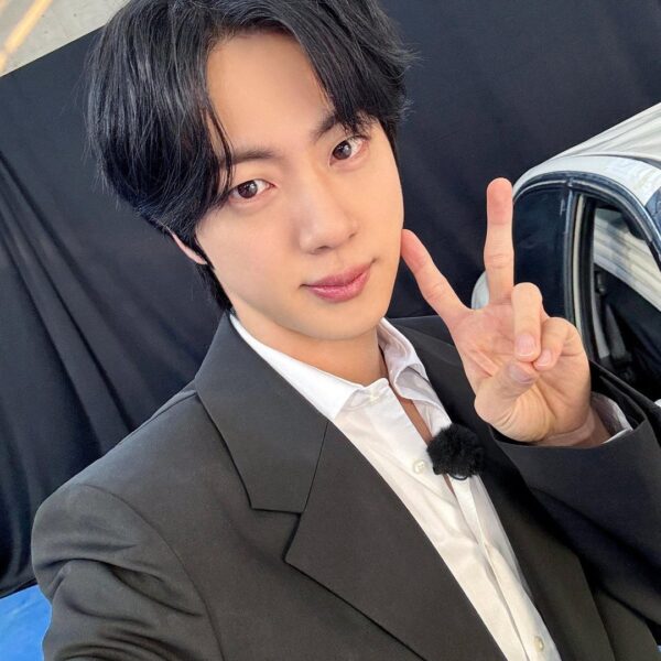 [BTS Official Twitter] Today’s Bangtan with Jin @ Run Jin EP.33 - 060525