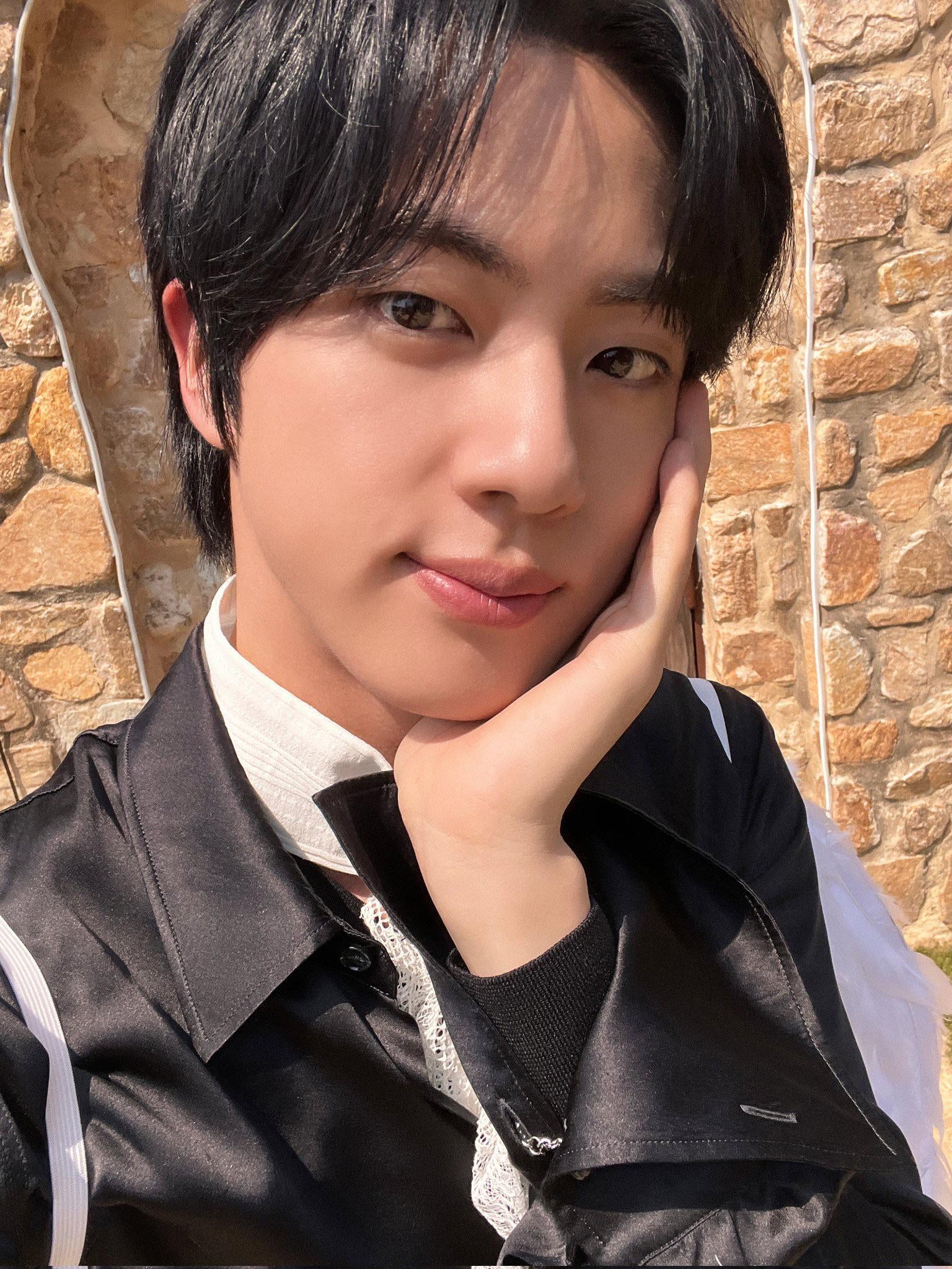 [BTS Official Twitter] Today’s Bangtan with Jin @ Screwballs EP.14 - 180525