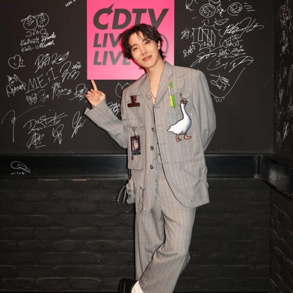 [BTS Official Twitter] Today’s Bangtan with Hobi @ CDTV- 300625