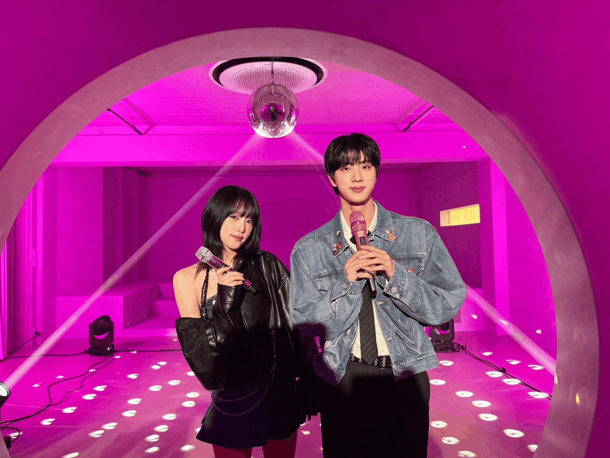 YENA Twitter with Jin - 180525