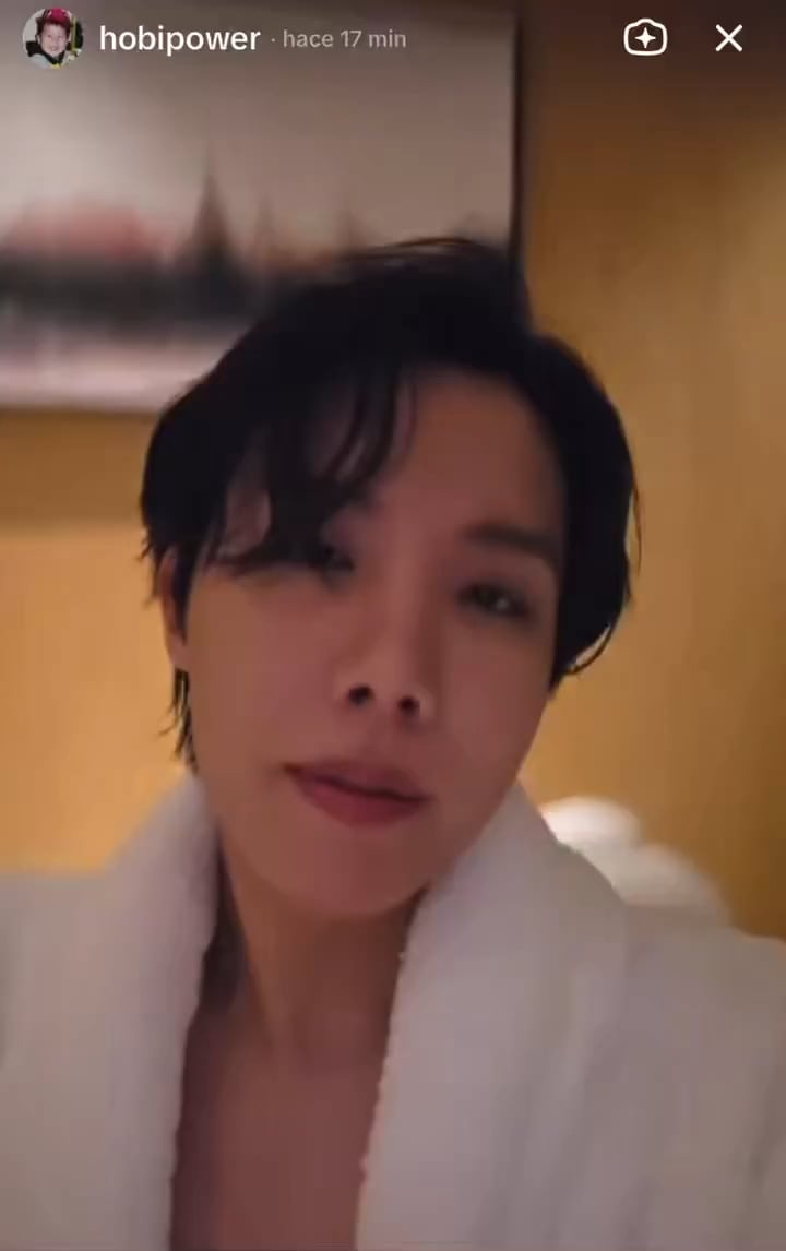 Hobi TikTok Story 110525