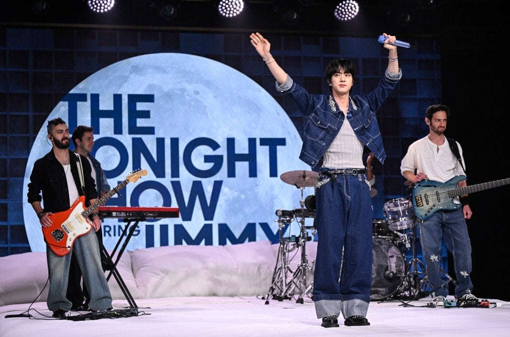 250521 Billboard: BTS’ Jin Transforms ‘Tonight Show’ Stage Into a Giant Bed & Takes Over Jimmy Fallon’s Desk: Exclusive Photos