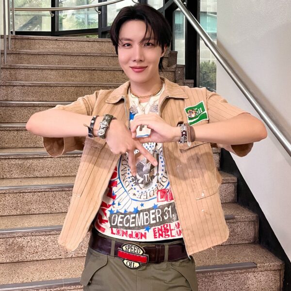 250620 BTS Official on Twitter: Today’s Bangtan with j-hope @ Music Bank