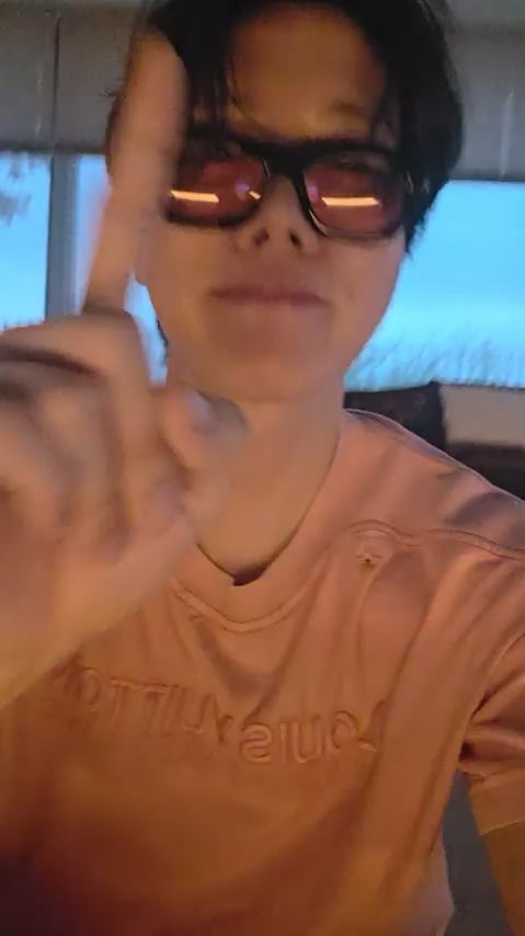 Hobi Weverse 260625
