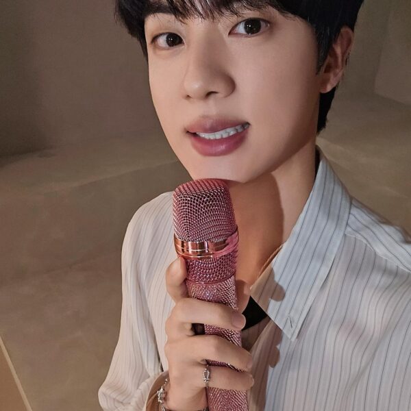 [BTS Official Twitter] Today’s Bangtan with Jin @ dingo live - 180525