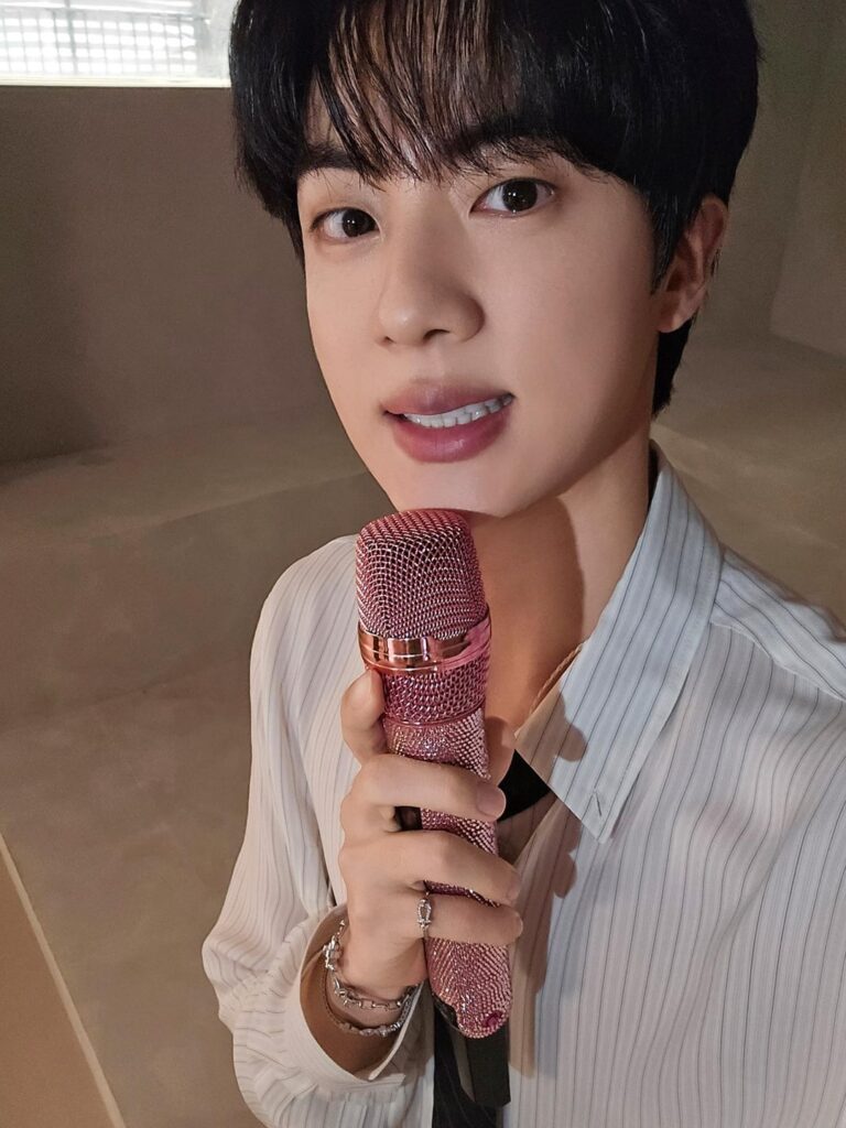[BTS Official Twitter] Today’s Bangtan with Jin @ dingo live - 180525