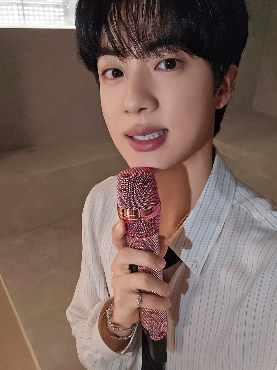 [BTS Official Twitter] Today’s Bangtan with Jin @ dingo live - 180525