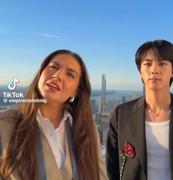 Empire State Building Twitter with Jin - 220525