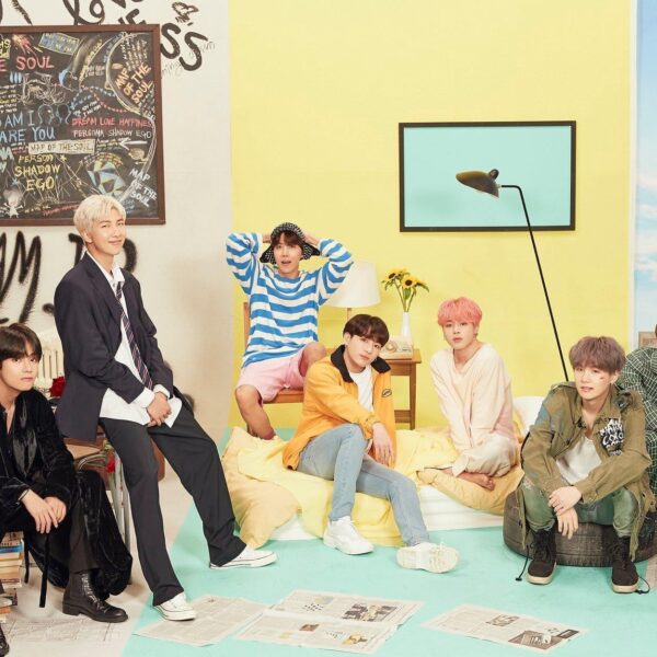 Today's Festa pics remind me of the 2019 festa where they had all of their solo MV characters meeting each other