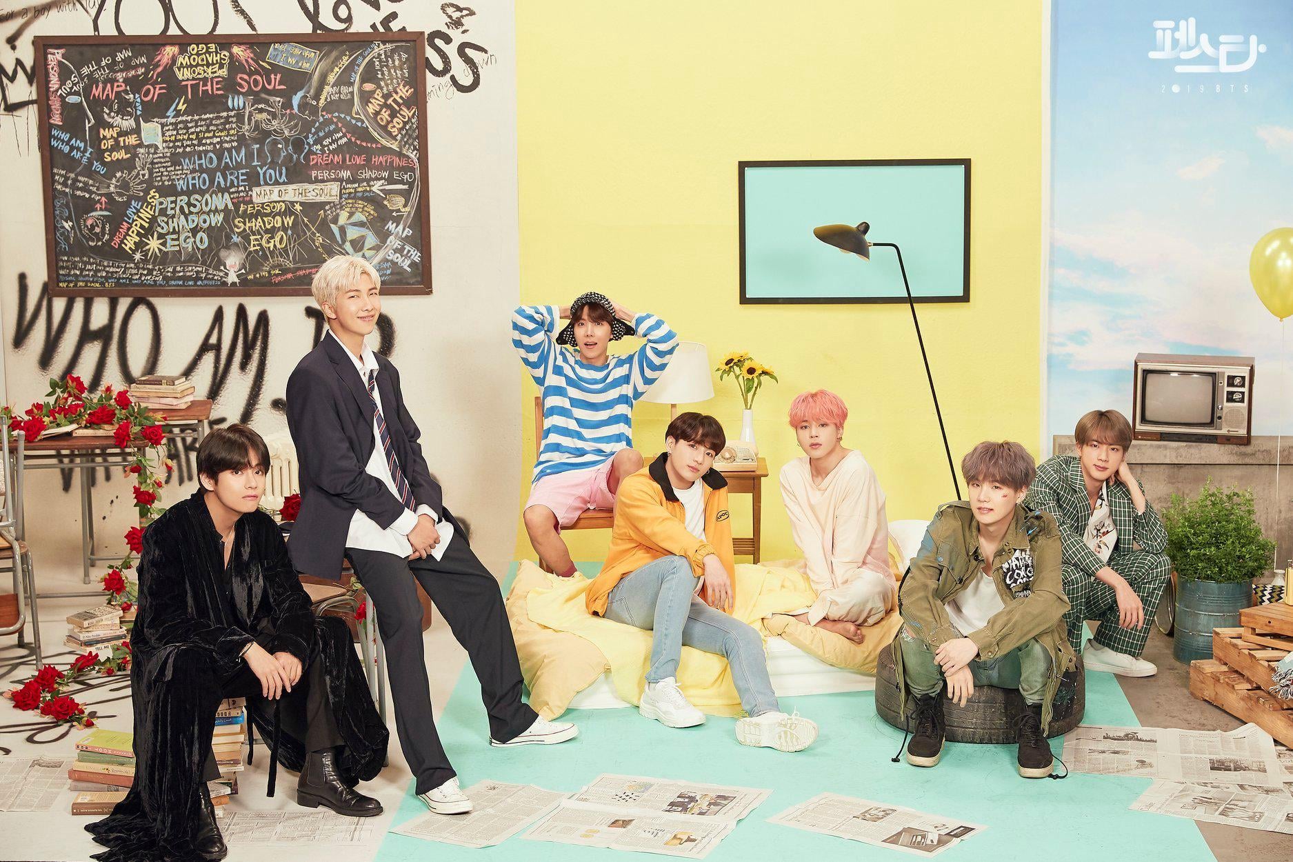 Today's Festa pics remind me of the 2019 festa where they had all of their solo MV characters meeting each other