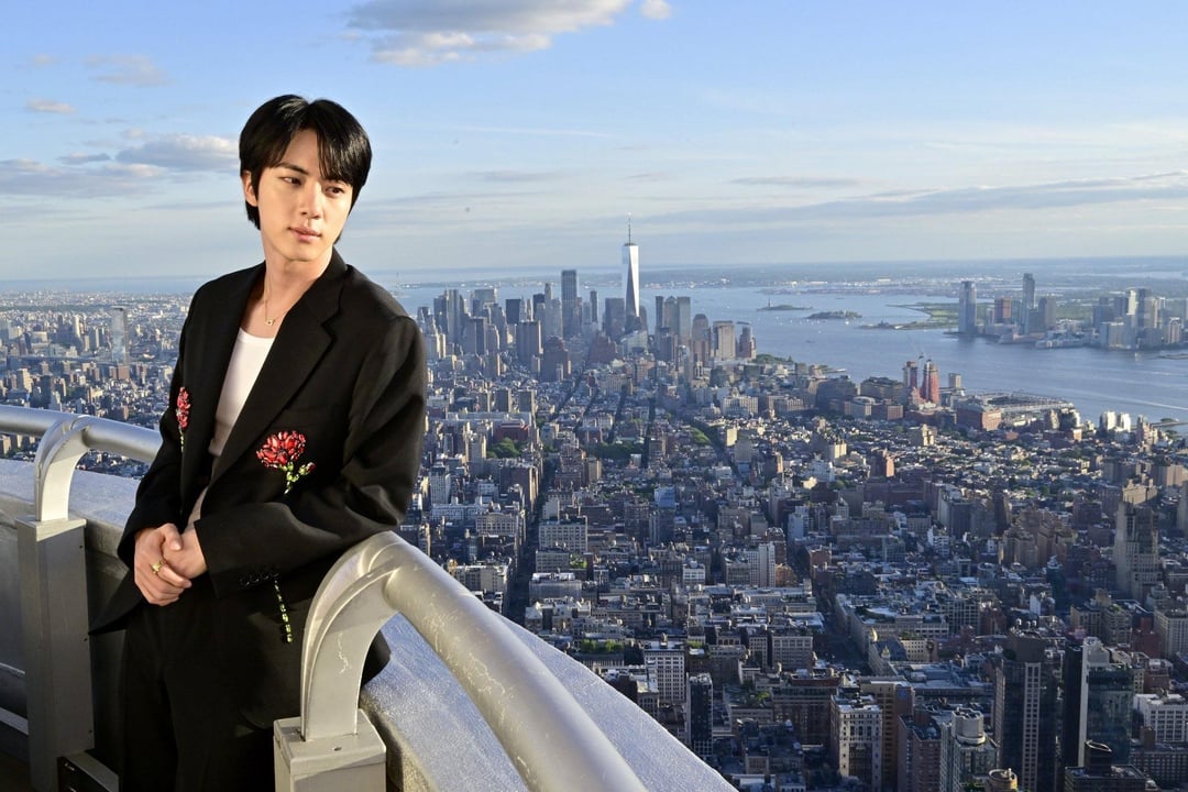 Empire State Building Twitter feat. Jin (2) - 210525