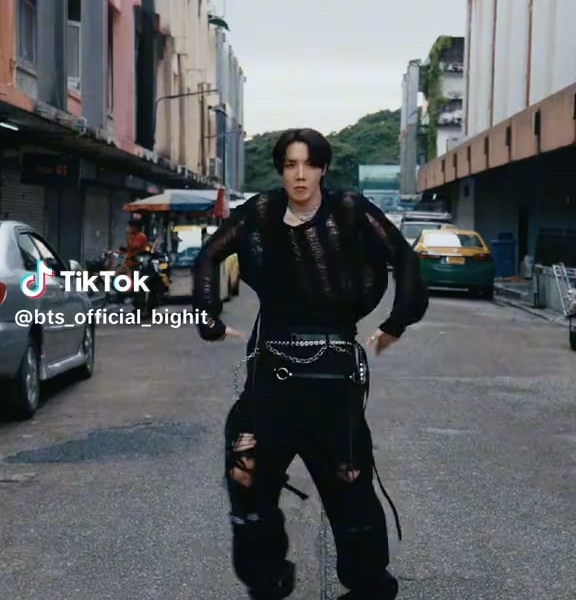 BTS Official TikTok feat. Hobi: 'Killin' It Girl' Dance Challenge - 160625