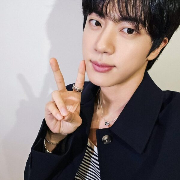 [BTS Official Twitter] Today’s Bangtan with Jin @ ‘Don’t Say You Love Me @Seongsu’ - 170525