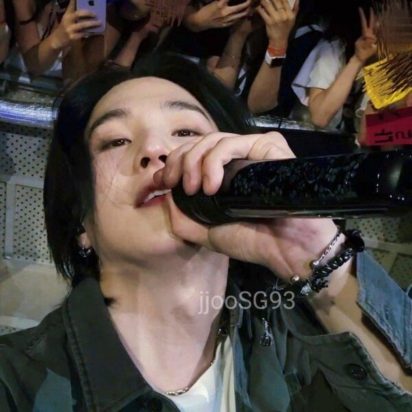 Army celebrates Yoongi Freedom Day by releasing the D-Day tour selfie they'd been gatekeeping