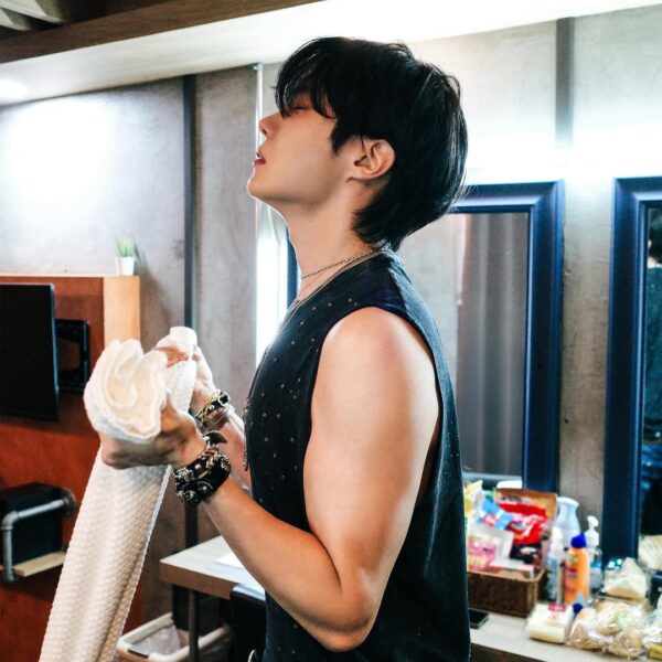 hope_to IG Broadcast Channel feat. Hobi - 130625