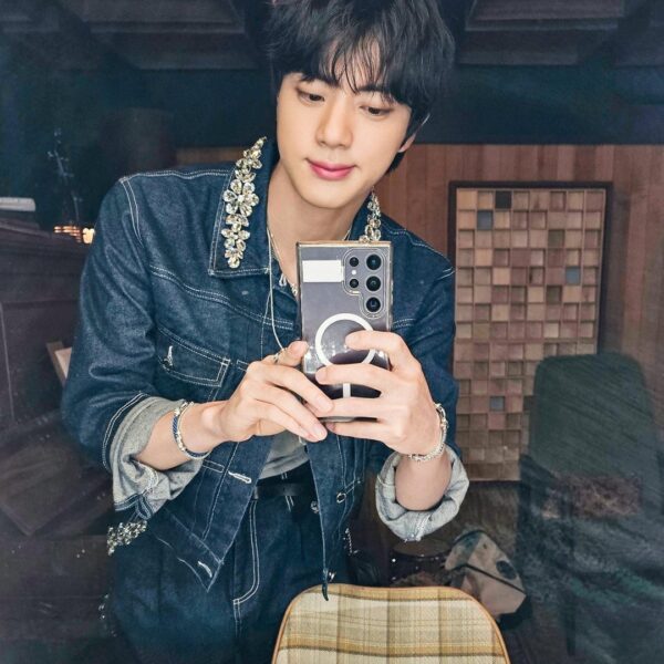 [BTS Official Twitter] Today’s Bangtan with Jin @ The Tonight Show - 220522