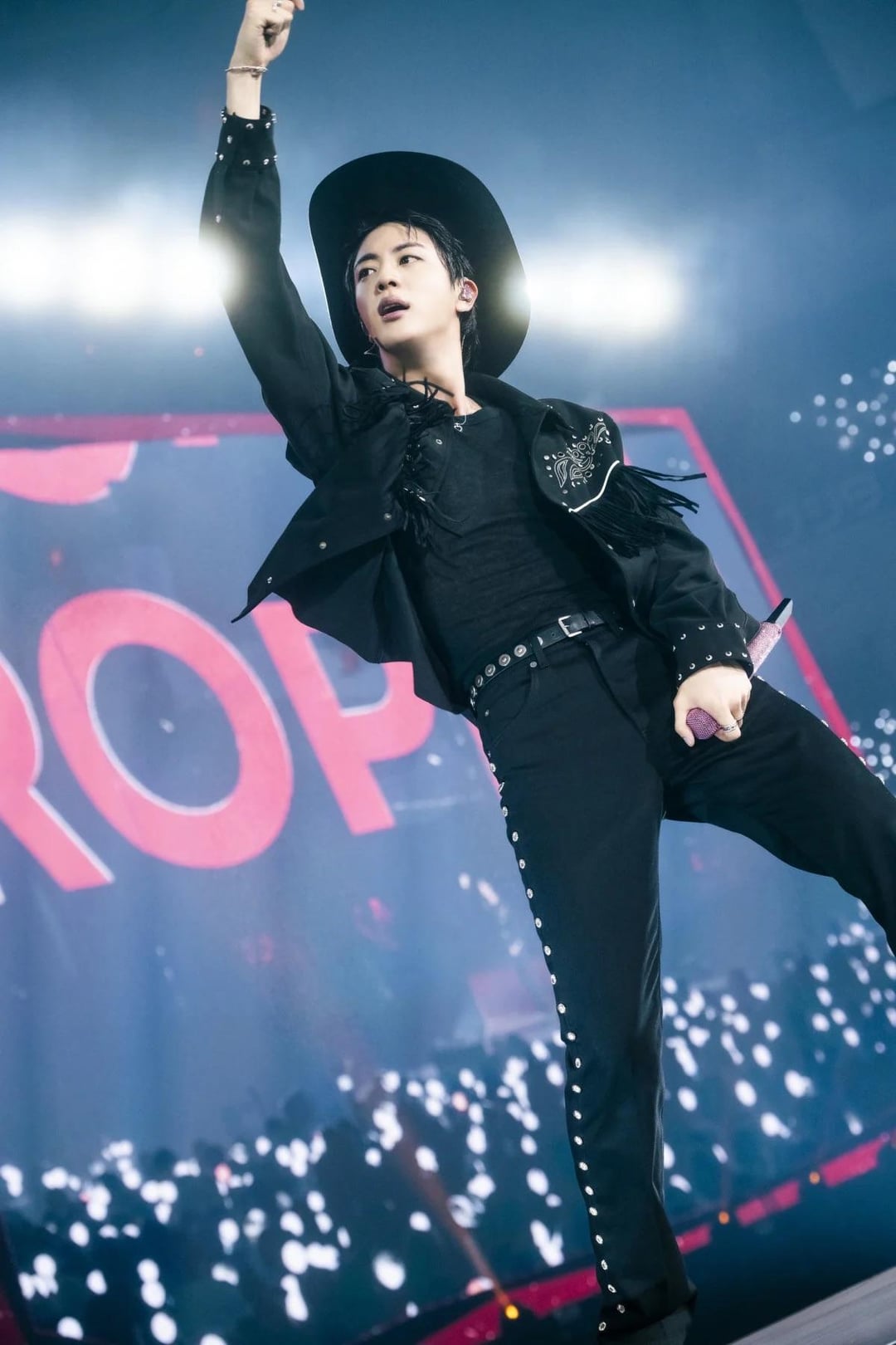 [Oricon News] Official photos of Jin for “RUNSEOKJIN_EP.TOUR” in Osaka from BIGHIT MUSIC - 130725