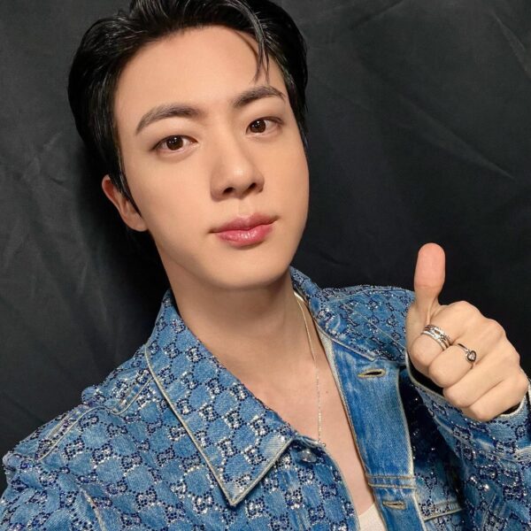 [BTS Official Twitter] Today’s Bangtan with Jin @ RUNSEOKJIN_EP.TOUR - Osaka Day 1 - 120725