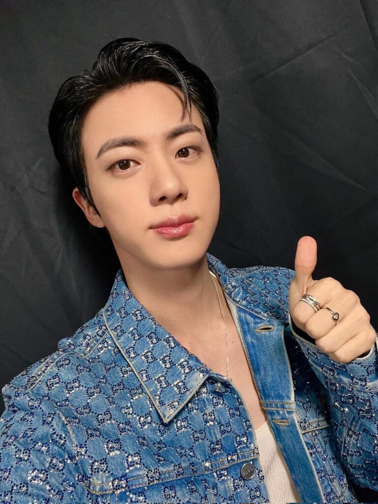[BTS Official Twitter] Today’s Bangtan with Jin @ RUNSEOKJIN_EP.TOUR - Osaka Day 1 - 120725