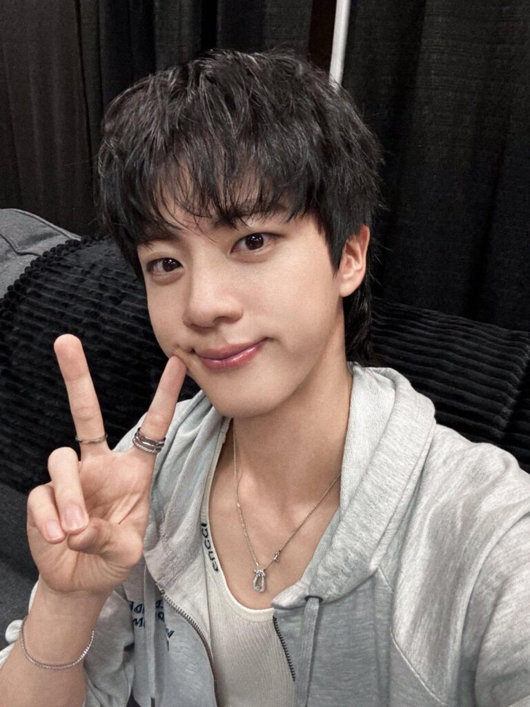 [BTS Official Twitter] Today’s Bangtan with Jin @ RUNSEOKJIN_EP.TOUR - Tampa Day 1 - 270725