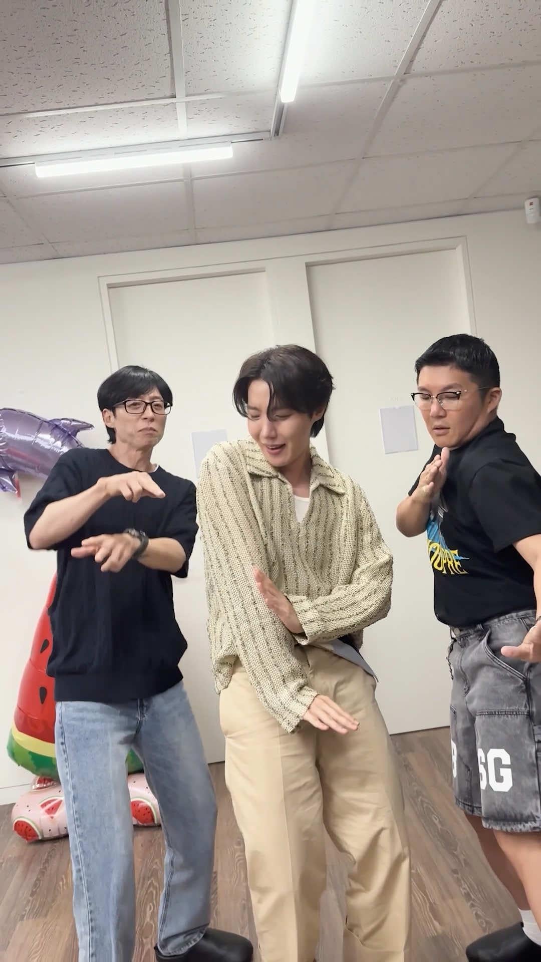 250705 BTS Official on TikTok with j-hope, Yoo Jaesuk and Jo Seho: 'Killin' It Girl' Dance Challenge