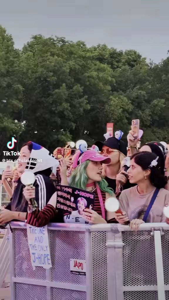 BTS Official TikTok feat. Hobi 160725