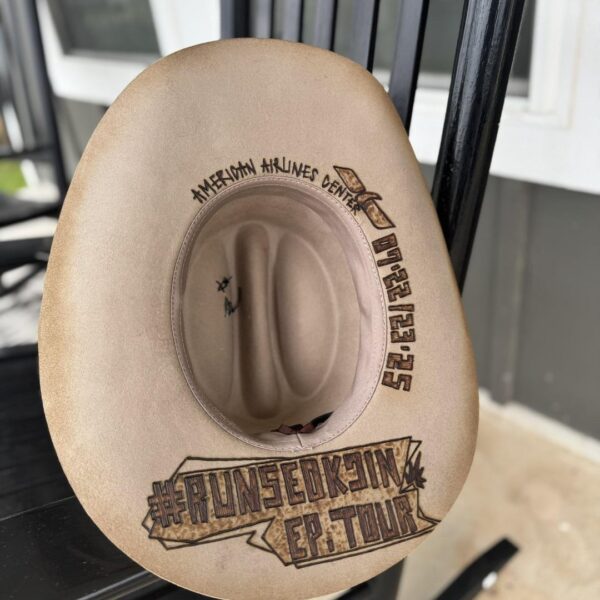 [American Airlines Center Twitter] Cowboy hat as Jin’s gift for night one- custom designed by Turquoise Desperada Hatworks - 220725