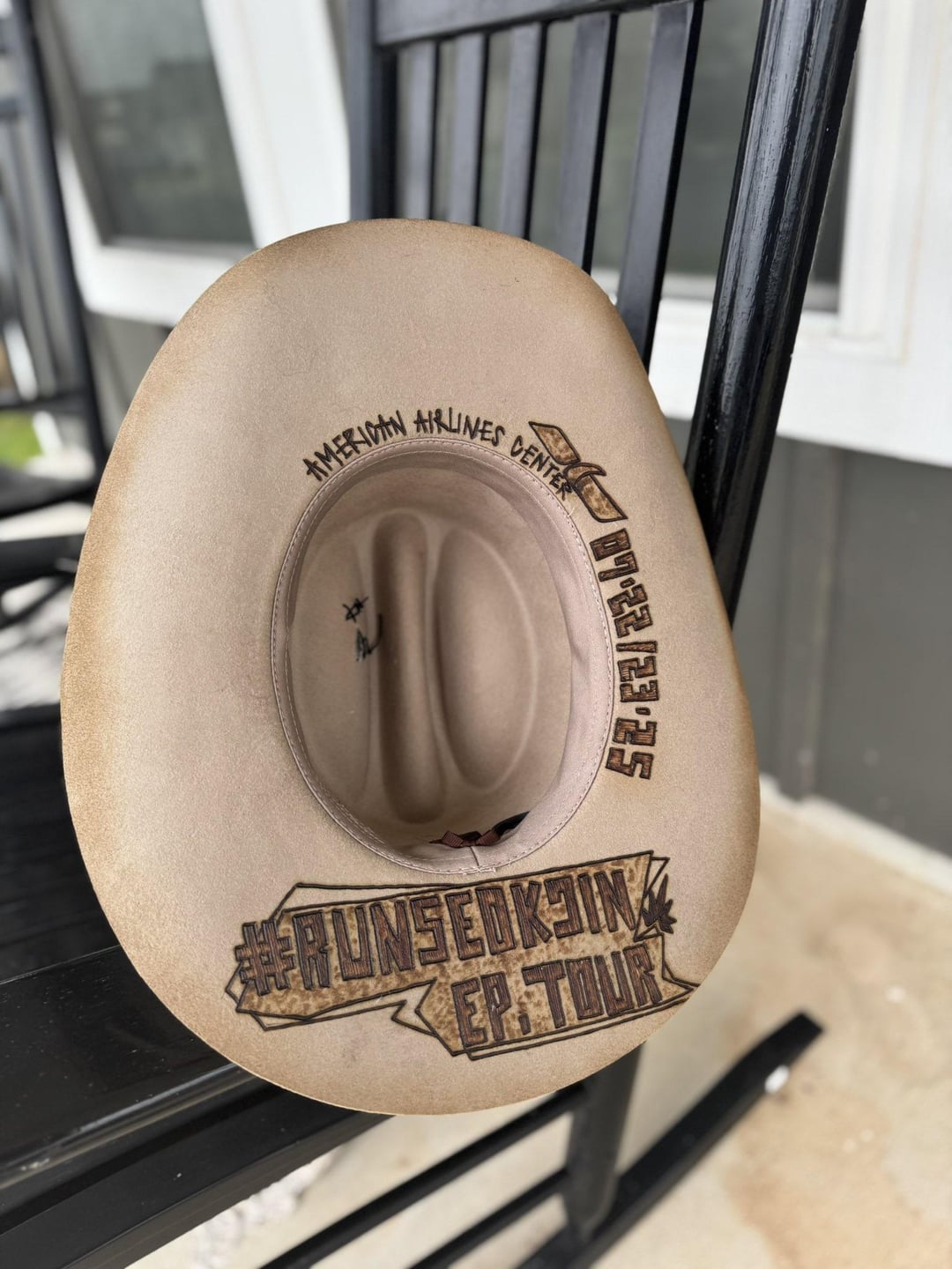 [American Airlines Center Twitter] Cowboy hat as Jin’s gift for night one- custom designed by Turquoise Desperada Hatworks - 220725
