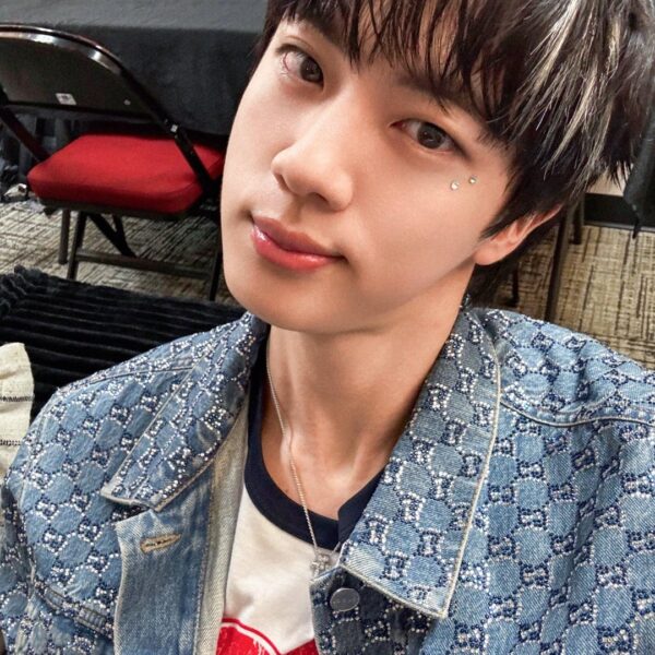 [BTS Official Twitter] Today’s Bangtan with Jin @ RUNSEOKJIN_EP.TOUR - Newark Day 1 - 310725