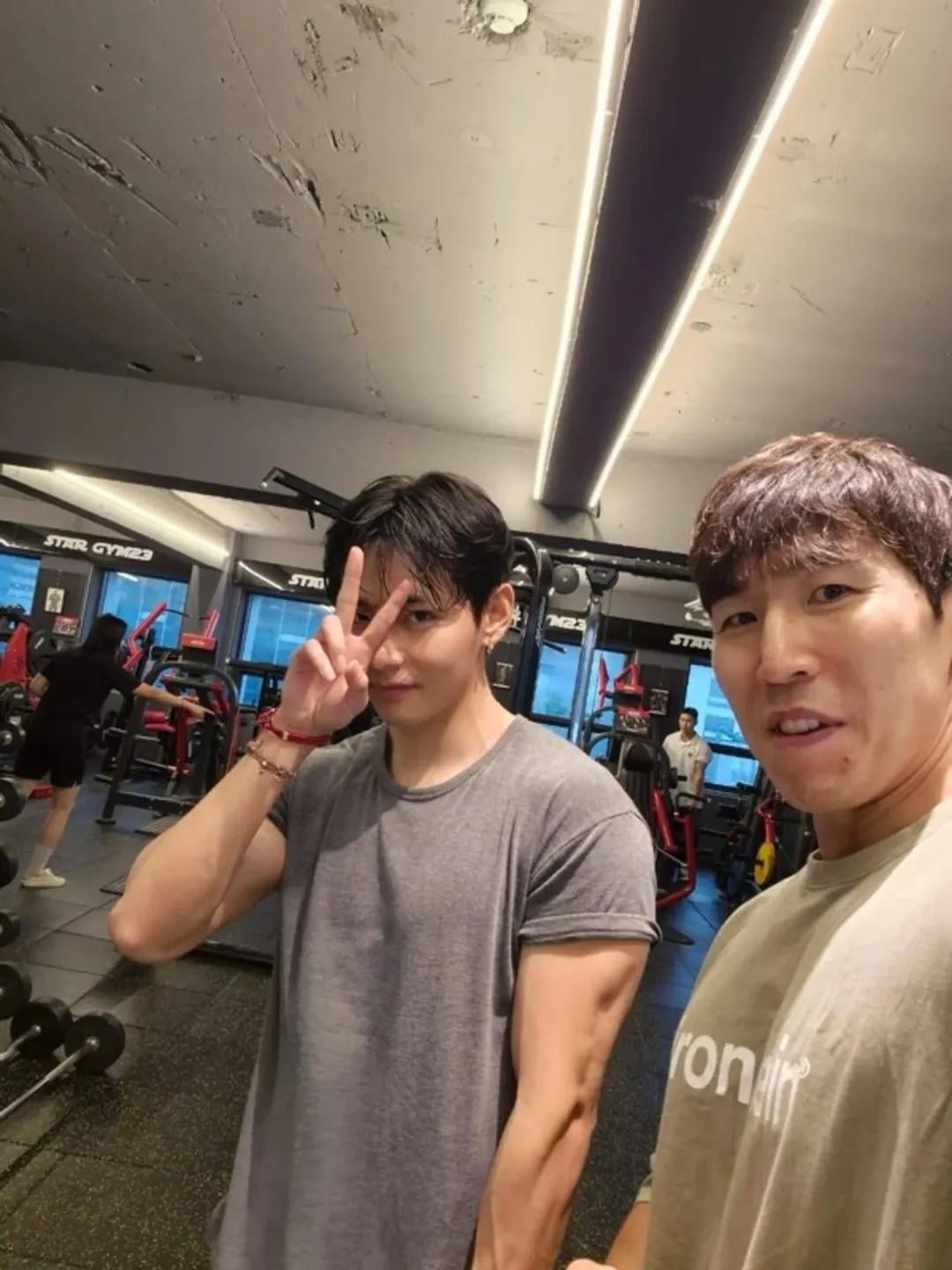 Bodybuilder Choi Hanjin IG Post with Taehyung 300725