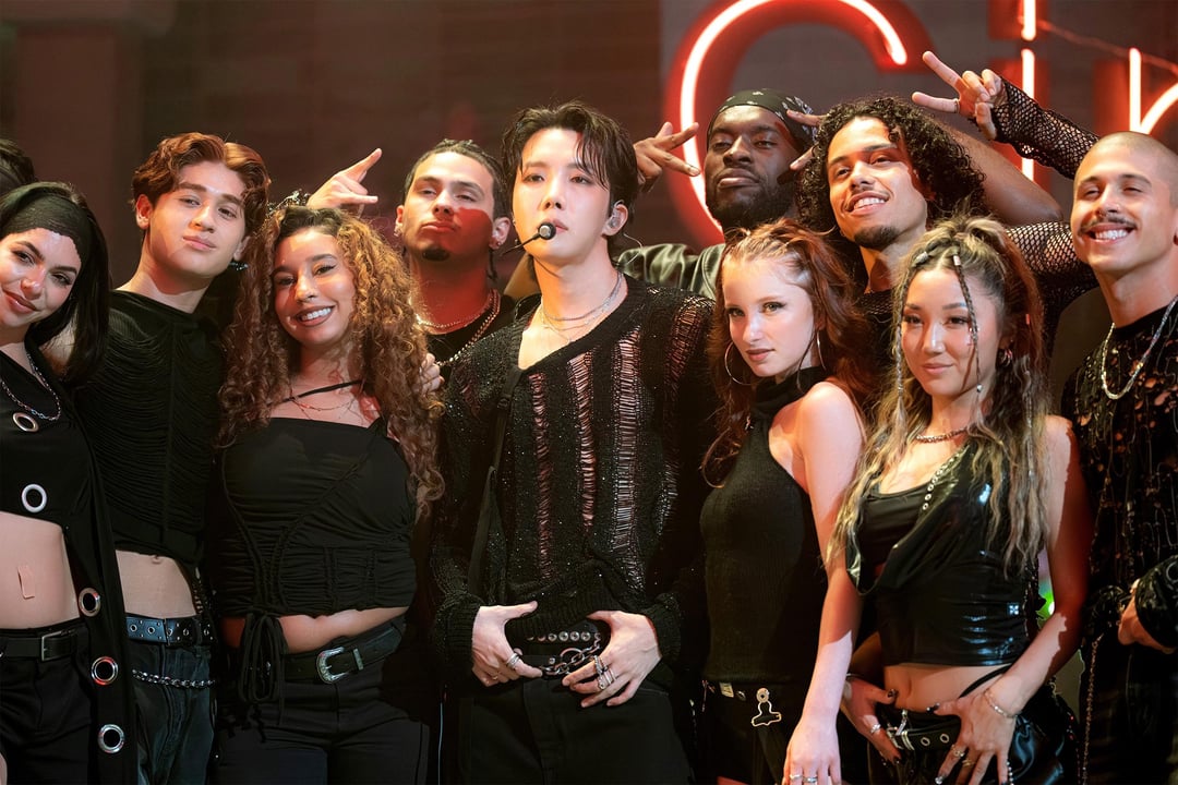 [SBS Inkigayo] More Photos of J-Hope Performing “Killin' It Girl” - 010725