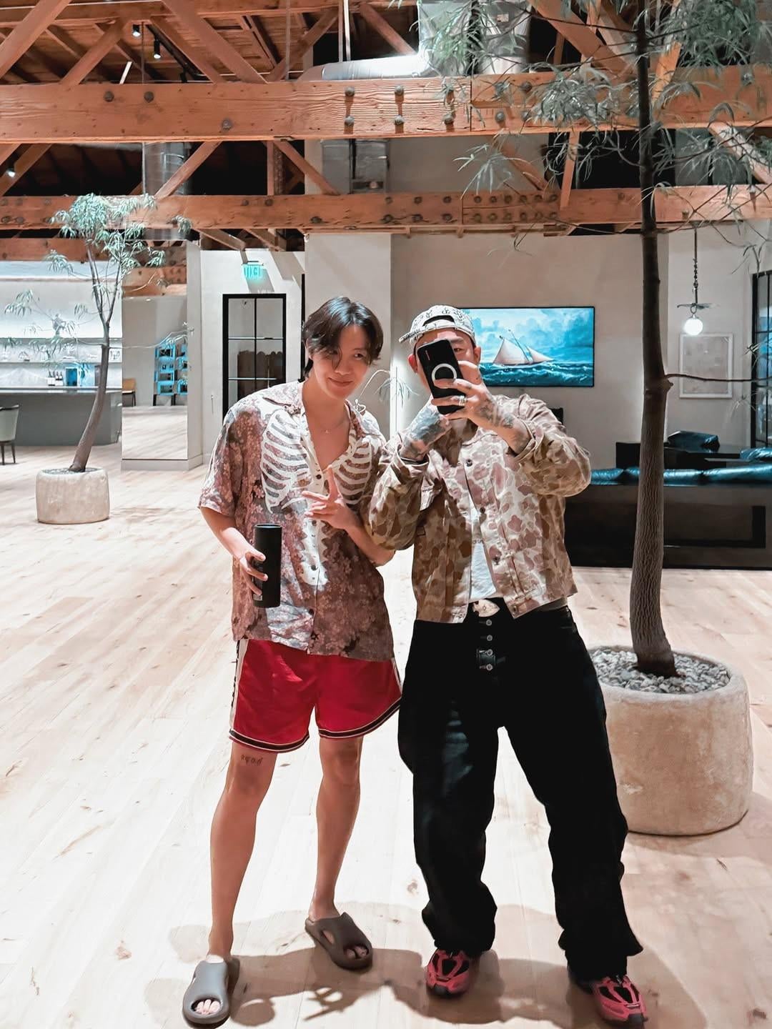 Dr. Woo IG Post with Hobi and Taehyung - 260825
