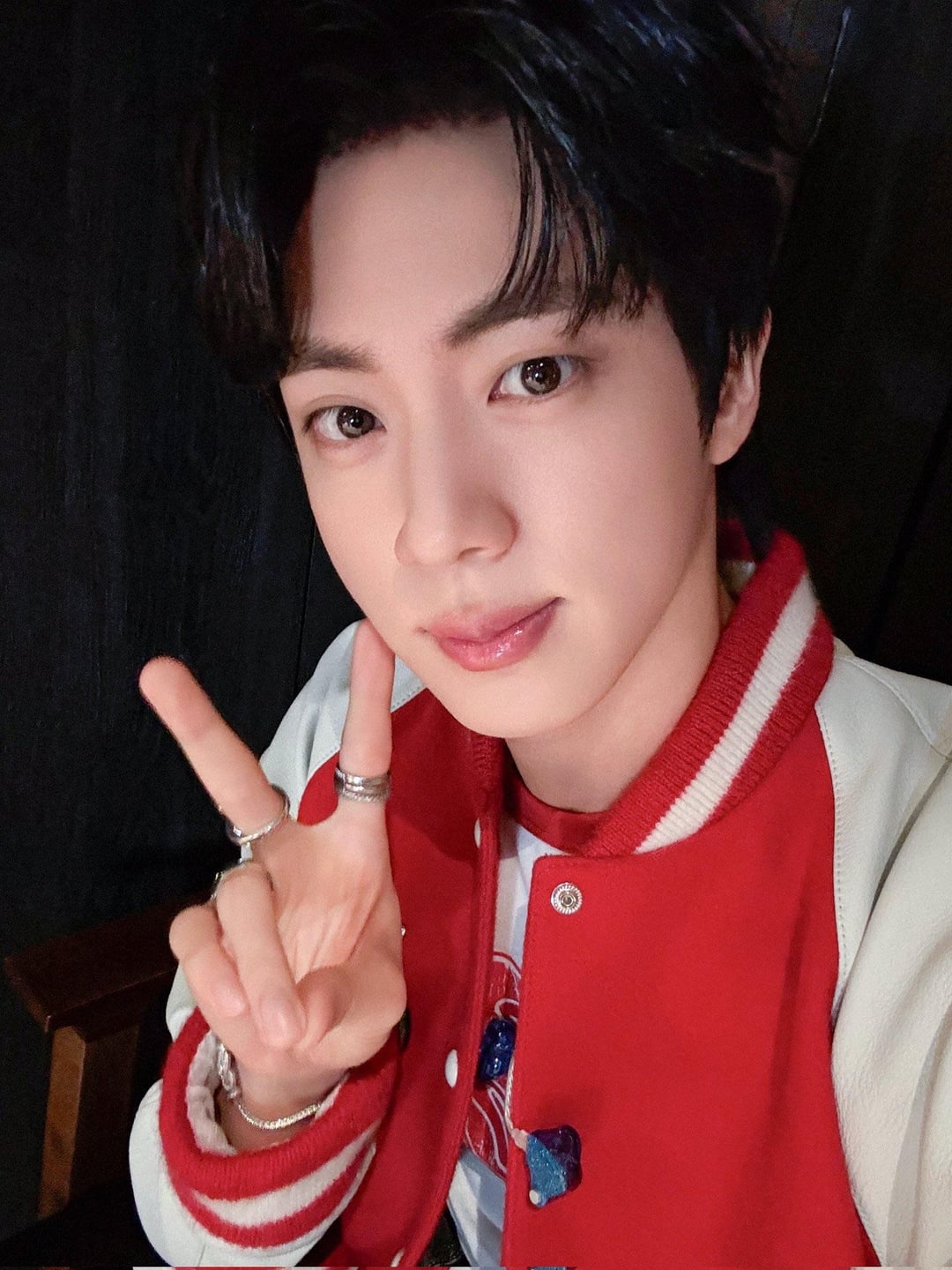 [BTS Official Twitter] Today’s Bangtan with Jin @ RUNSEOKJIN_EP.TOUR - London Day 1 - 060825
